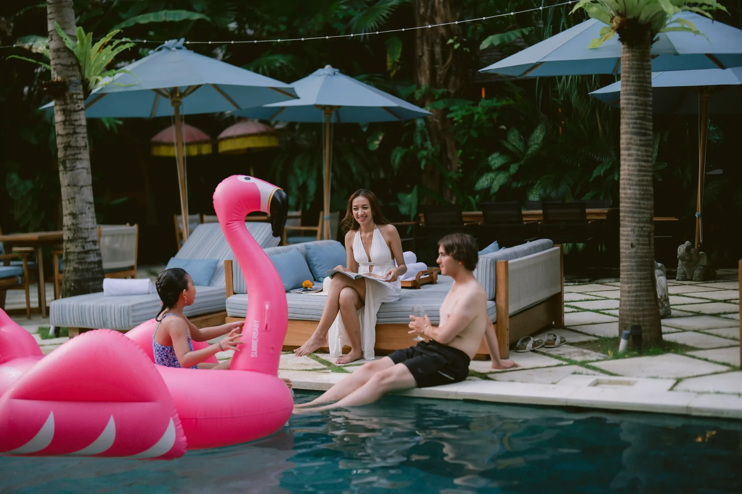 Pool bar